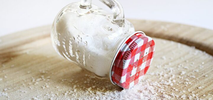 Czy woda z solą zatrzymuje wodę w organizmie