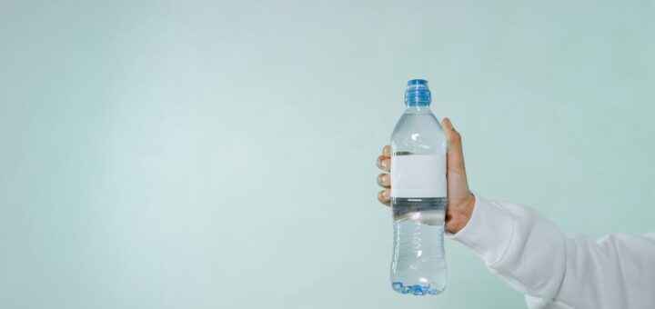 Jak długo może stać woda w butelce plastikowej