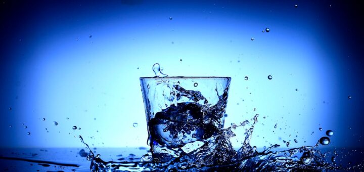 Jakie są zalety picia wody destylowanej