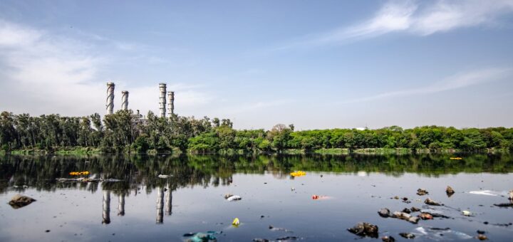 Co zanieczyszcza wodę