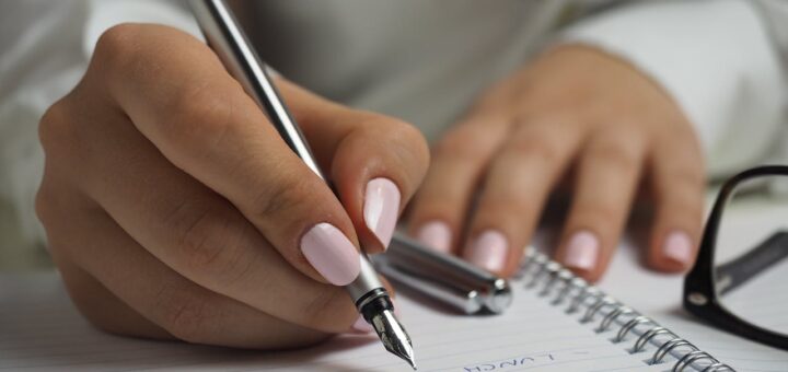 Jak w domu wzmocnić paznokcie